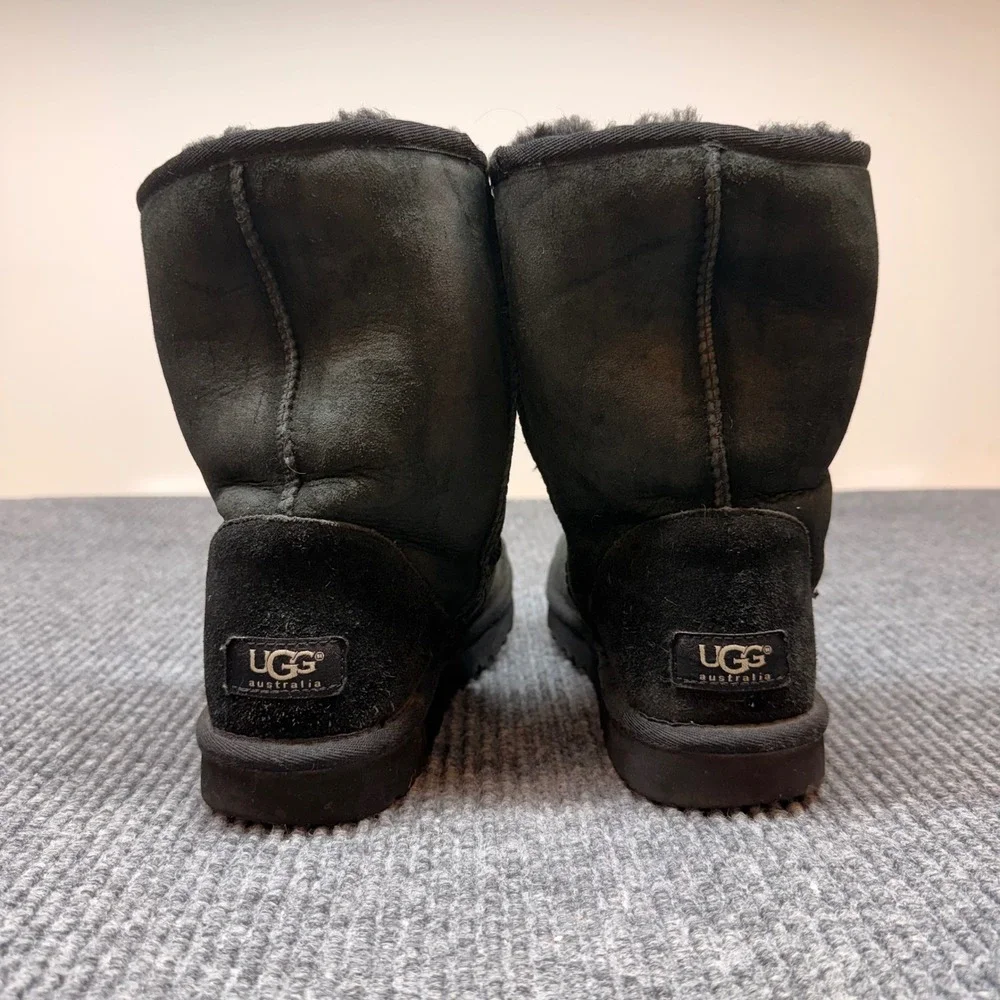 UGG Australia Classic Short Boots Womens Size 8 Black Suede‎ Sheepskin Cozy